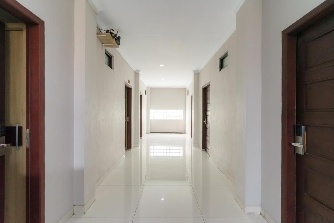 Отель Koolkost Syariah At Taman Simprug Cikarang Бекаси Экстерьер фото